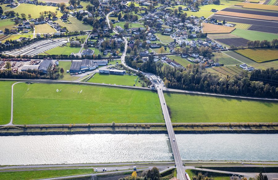 Luftbild der Rheinbrücke zwischen Meiningen und Oberriet über den Rhein