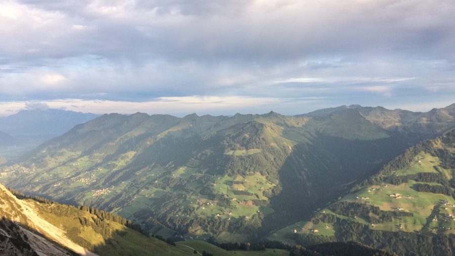 Blick auf den Biosphärenpark Großes Walsertal von der Alpe Steris