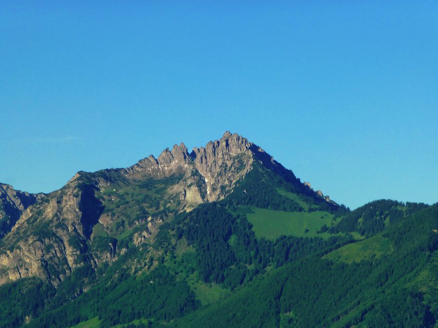 Blick auf die Drei Schwestern von Übersaxen in Vorarlberg