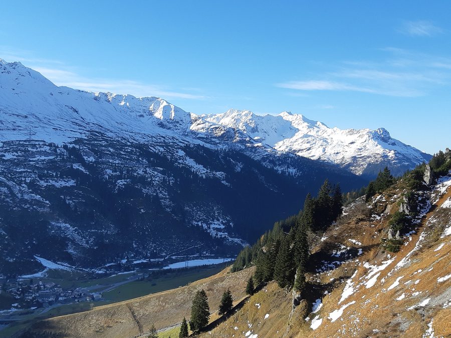 Blick auf Stuben am Arlberg und die Albona von der Flexengalerie