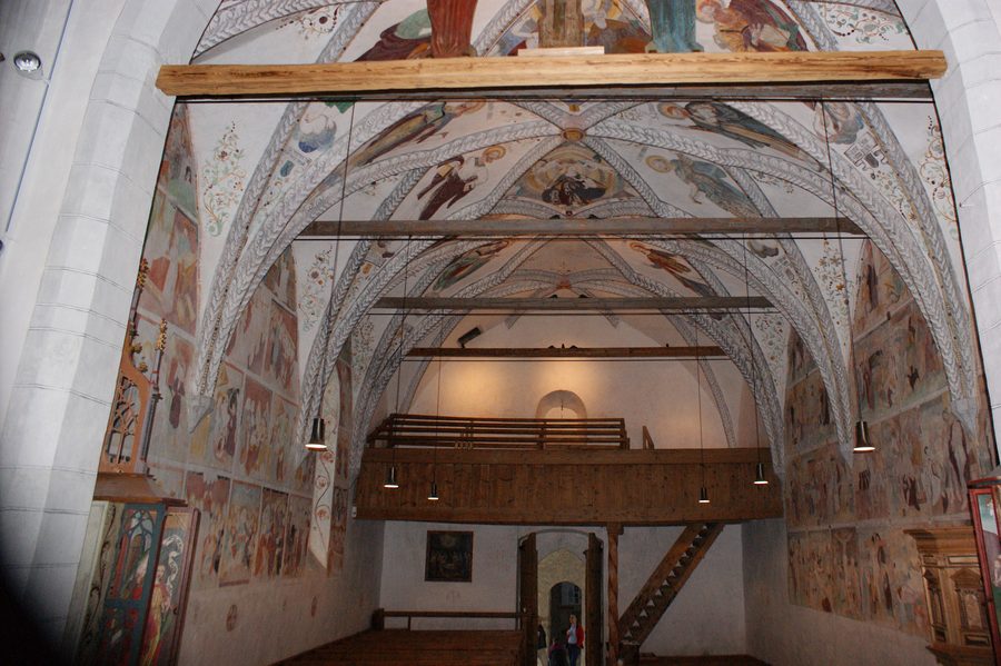 Innenraum der alten Pfarrkirche St. Martin in Ludesch