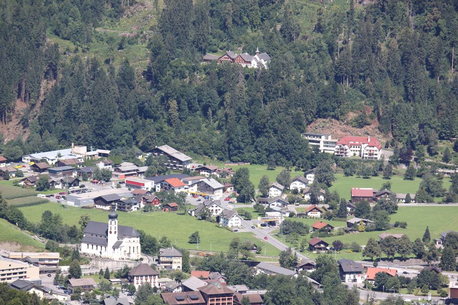 Katholische Pfarrkirche Unsere Liebe Frau Mariä Geburt und Kapuzinerkloster Gauenstein in Tschagguns