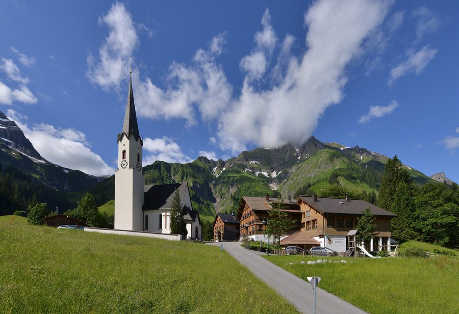 Pfarrkirche Mariä Himmelfahrt in Schröcken im Bregenzerwald