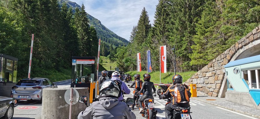 Mautkassen der Silvretta-Hochalpenstraße in Partenen auf 1.051 Metern Seehöhe