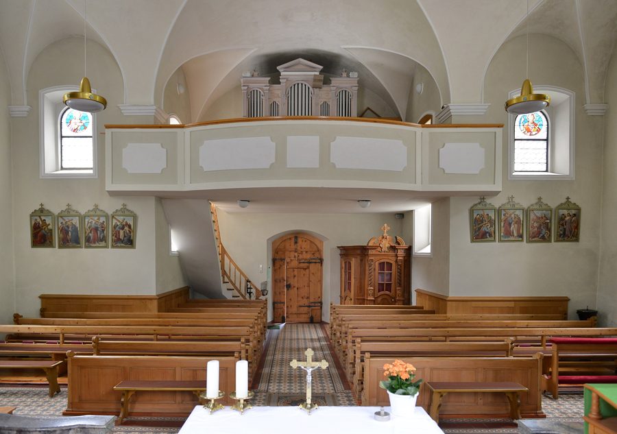 Innenansicht der Pfarrkirche Buchboden in Sonntag