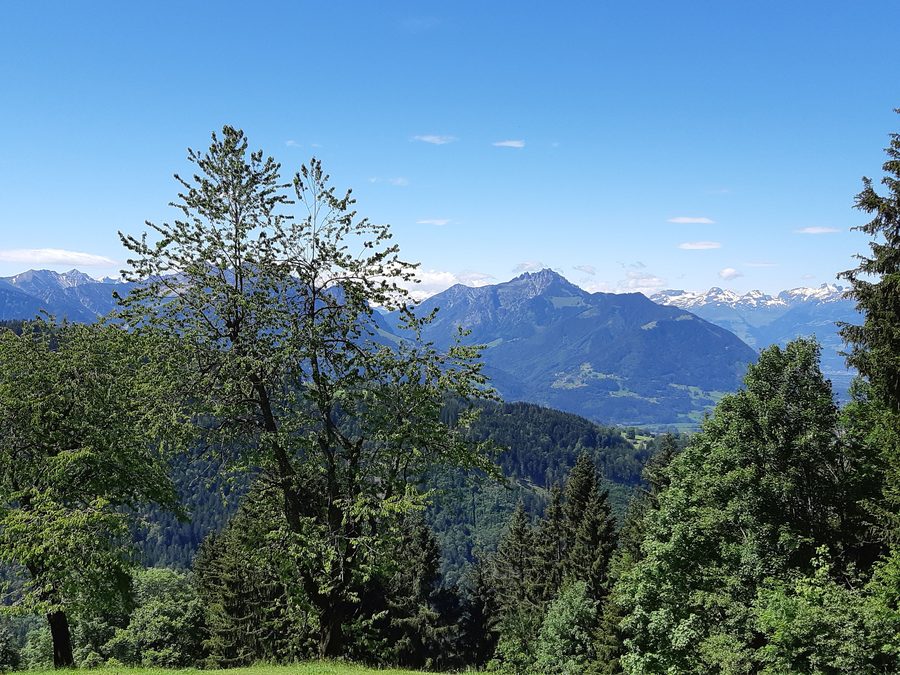 Blick von Furx auf die Berglandschaft bei Drei Schwestern, Aelpele und Frastanz