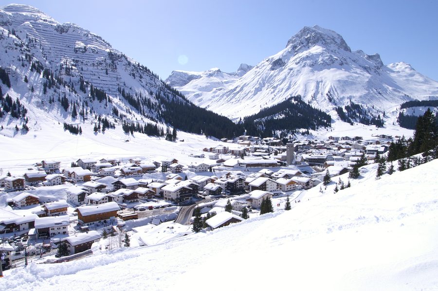 Lech am Arlberg mit dem Omeshorn und dem Tal des Zürsbachs in Richtung Zürs
