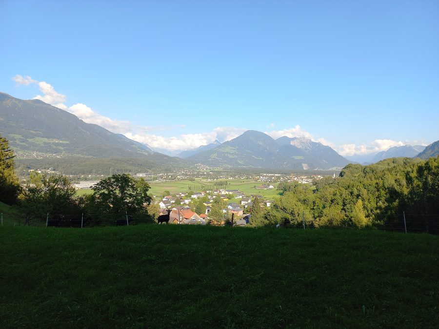 Blick auf die alpine Berglandschaft des Klostertals in Vorarlberg