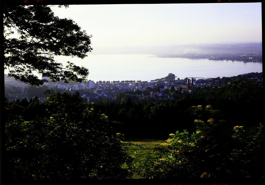 Bregenzer Bucht am Bodensee, gesehen von der Pfänderstraße